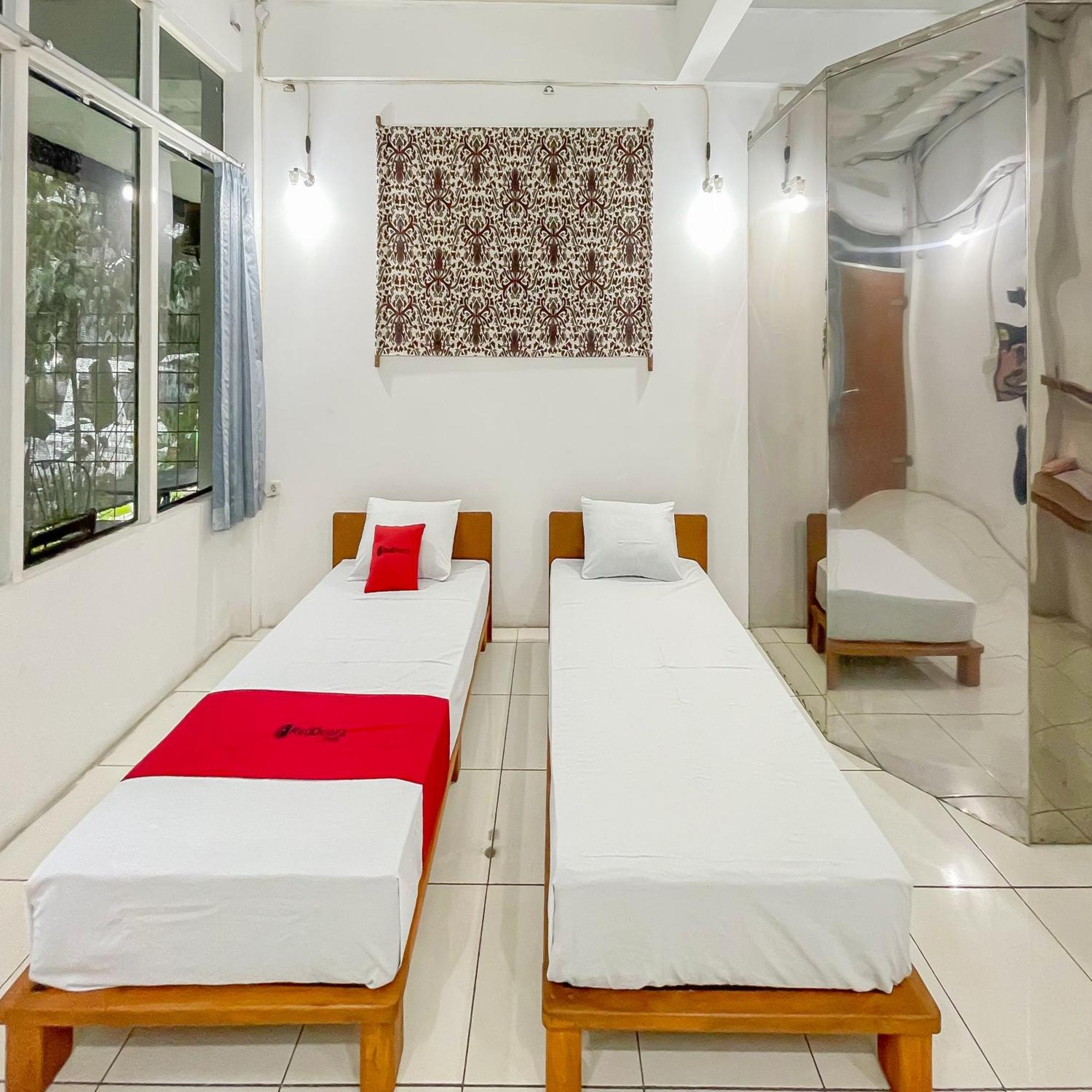 Reddoorz Syariah At Jalan Ra Kosasih Sukabumi Hotel Exterior foto