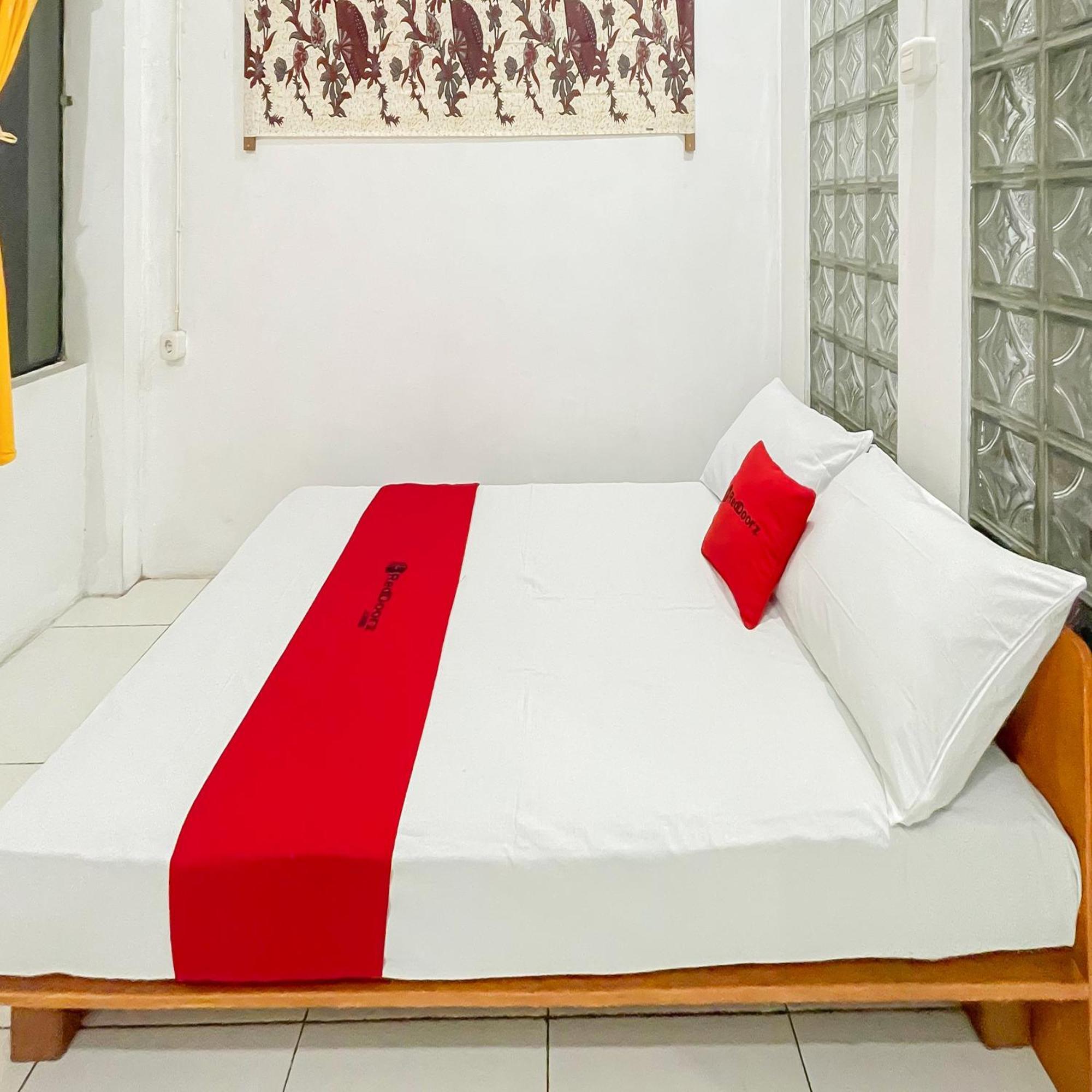 Reddoorz Syariah At Jalan Ra Kosasih Sukabumi Hotel Exterior foto