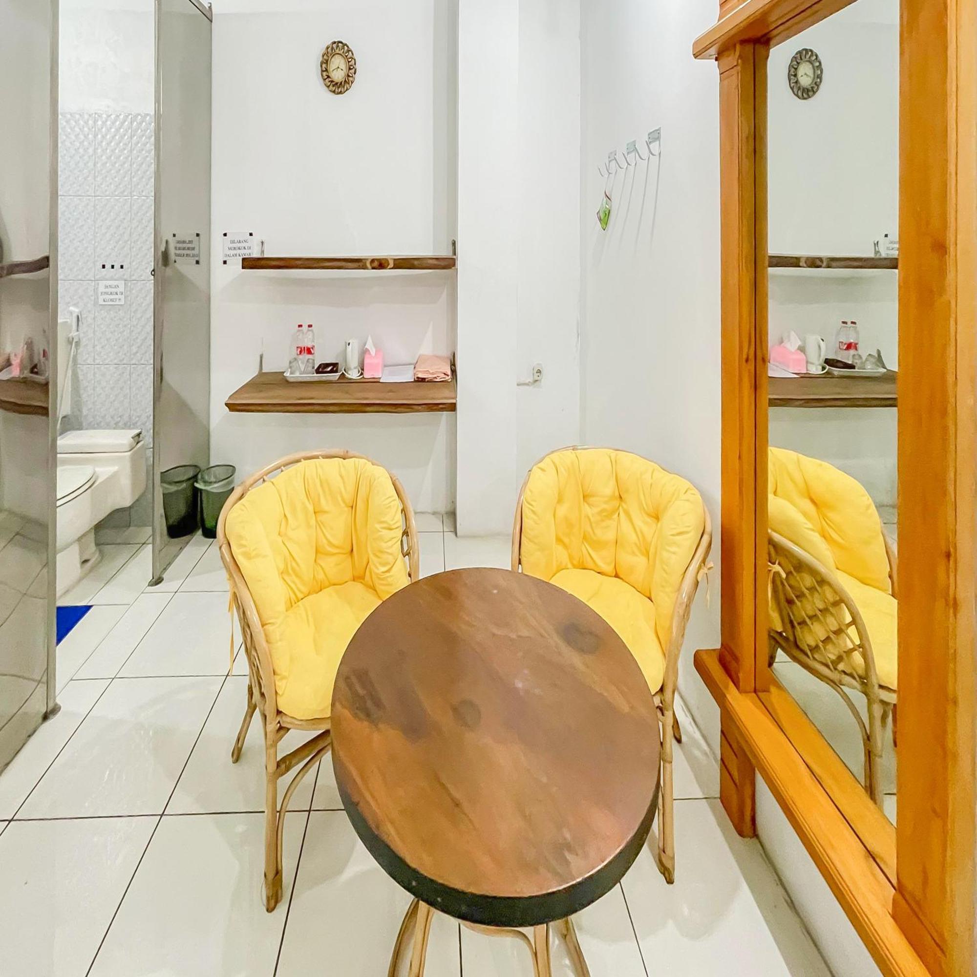 Reddoorz Syariah At Jalan Ra Kosasih Sukabumi Hotel Exterior foto