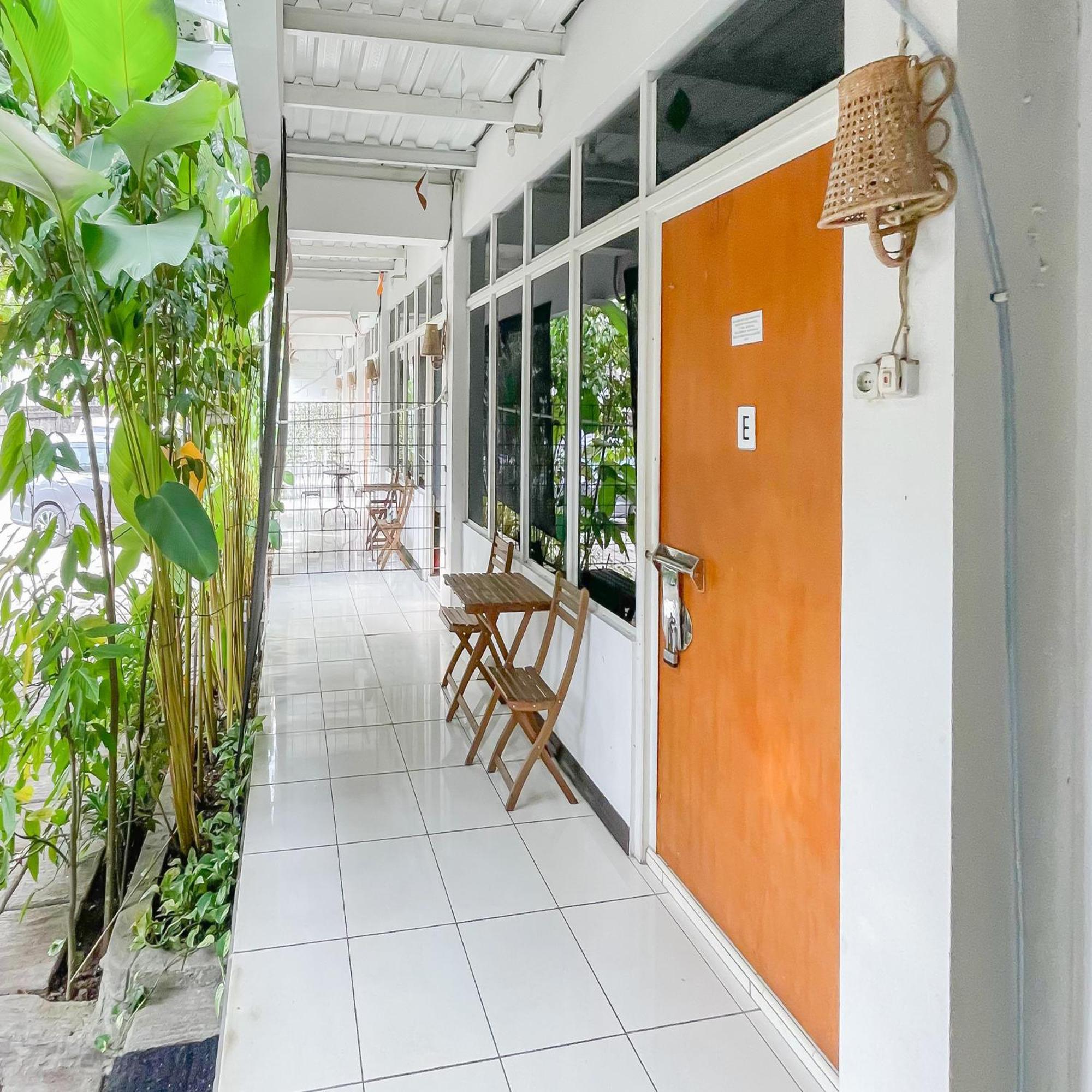Reddoorz Syariah At Jalan Ra Kosasih Sukabumi Hotel Exterior foto